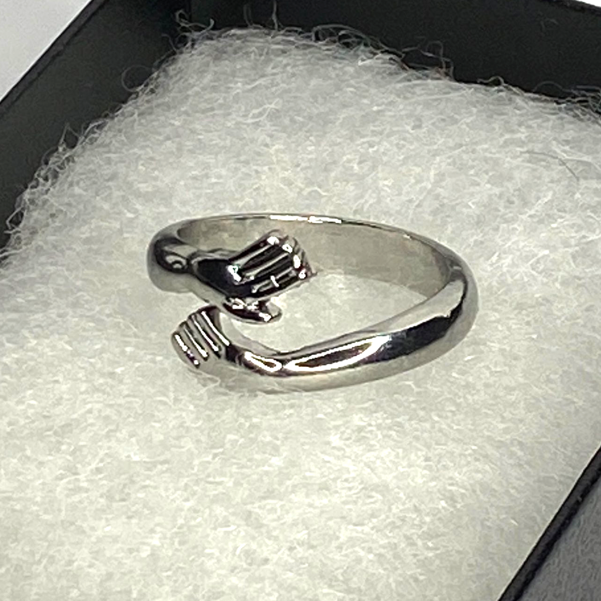 Embrace of Love: Hug-shaped Ring Perfect Valentine's Day Gift! Limited ...