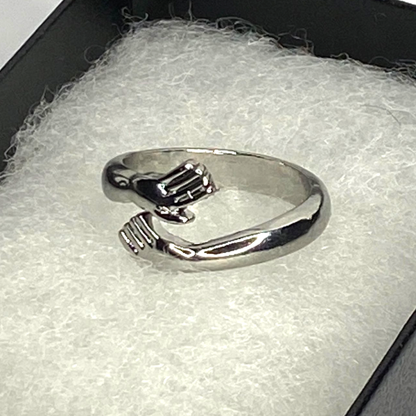 Embrace of Love: Hug-shaped Ring Perfect Valentine's Day Gift! Limited Edition